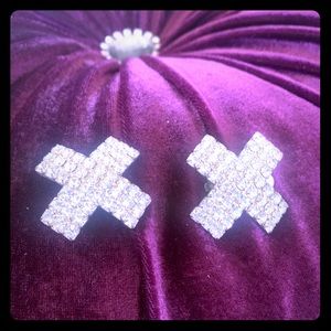 💐 3/$30 Crystal X design antique clip earrings